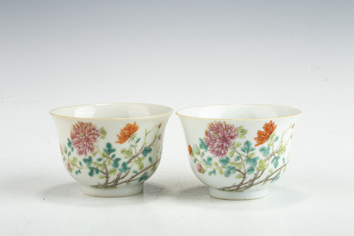 古玩陶瓷清末民初·粉彩花蝶紋杯一對
真品鑒賞圖