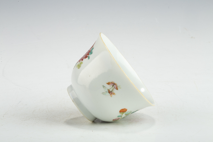 古玩陶瓷清末民初·粉彩花蝶紋杯一對
真品鑒賞圖