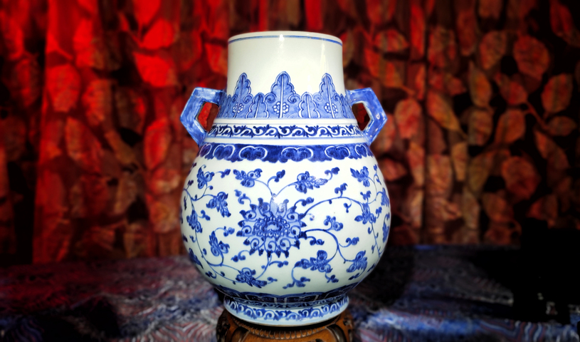 古玩陶瓷清乾隆·青花纏枝蓮紋雙耳尊真品鑒賞圖