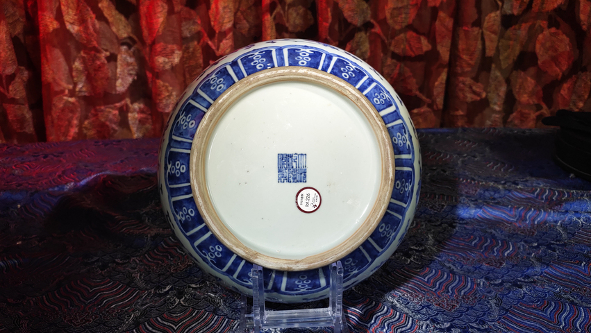 古玩陶瓷清乾隆·青花纏枝蓮紋雙耳尊真品鑒賞圖