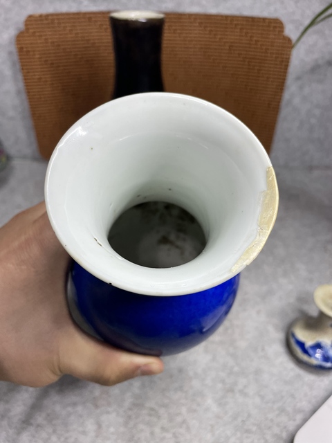 古玩陶瓷藍(lán)釉觀音瓶真品鑒賞圖