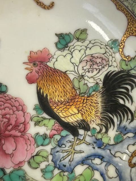 古玩陶瓷清雍正 粉彩牡丹公雞盤真品鑒賞圖