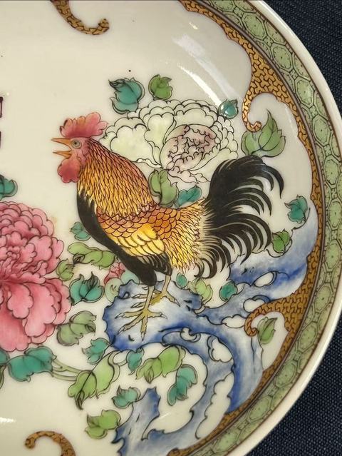古玩陶瓷清雍正 粉彩牡丹公雞盤真品鑒賞圖