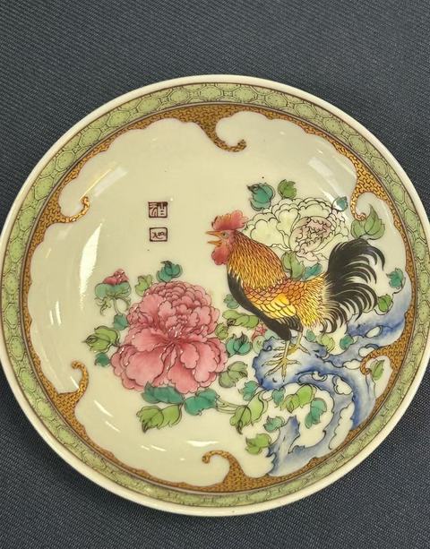 古玩陶瓷清雍正 粉彩牡丹公雞盤真品鑒賞圖