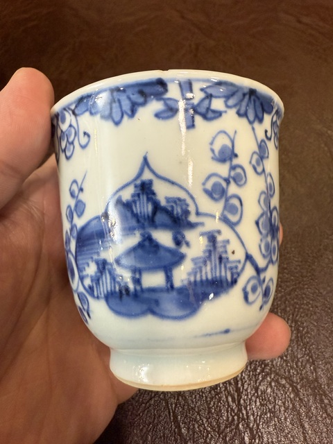 古玩陶瓷花卉山水紋青花杯真品鑒賞圖