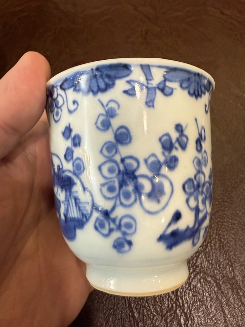 古玩陶瓷花卉山水紋青花杯真品鑒賞圖