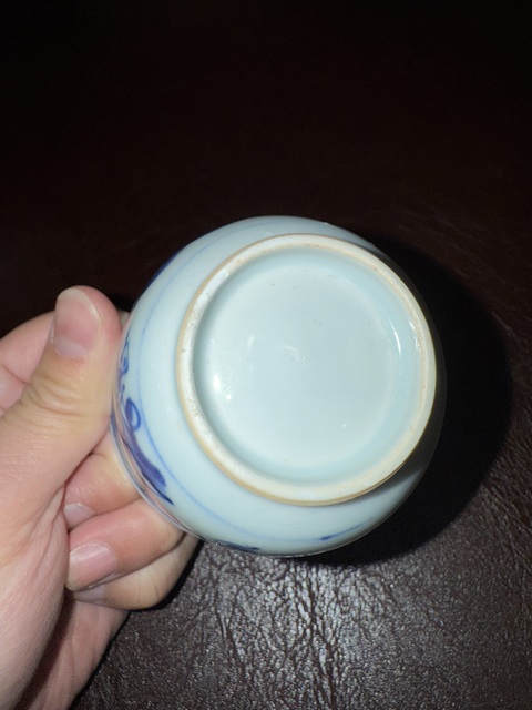 古玩陶瓷花卉山水紋青花杯真品鑒賞圖