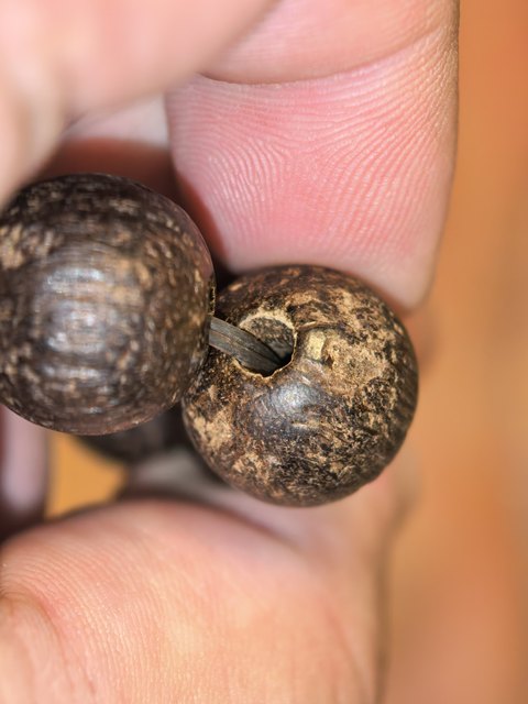 古玩雜項(xiàng)沉香手串真品鑒賞圖