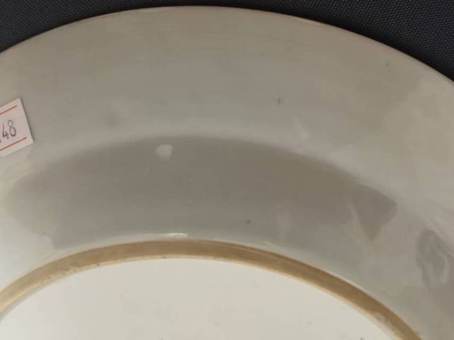 古玩陶瓷粉彩花卉賞盤真品鑒賞圖