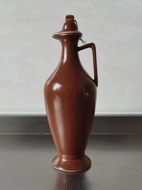 古玩陶瓷紫金釉執(zhí)壺真品鑒賞圖