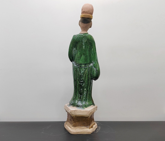 古玩陶瓷碩大的明代三彩長袍書生俑拍賣，當前價格380元