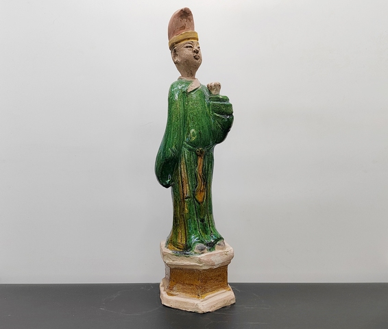 古玩陶瓷碩大的明代三彩長袍書生俑拍賣，當前價格380元