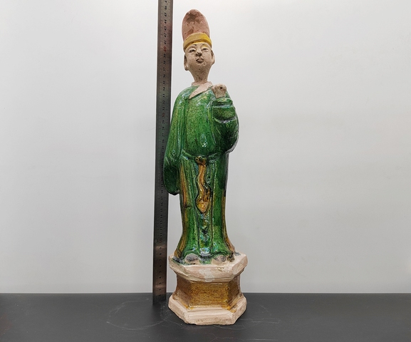 古玩陶瓷碩大的明代三彩長袍書生俑拍賣，當前價格380元