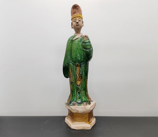 古玩陶瓷碩大的明代三彩長袍書生俑拍賣，當前價格380元