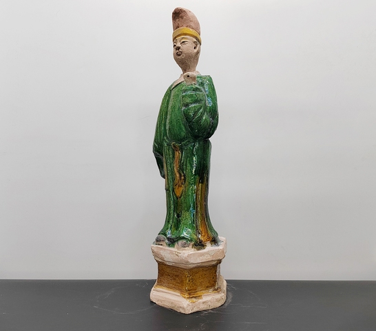 古玩陶瓷碩大的明代三彩長袍書生俑拍賣，當前價格380元