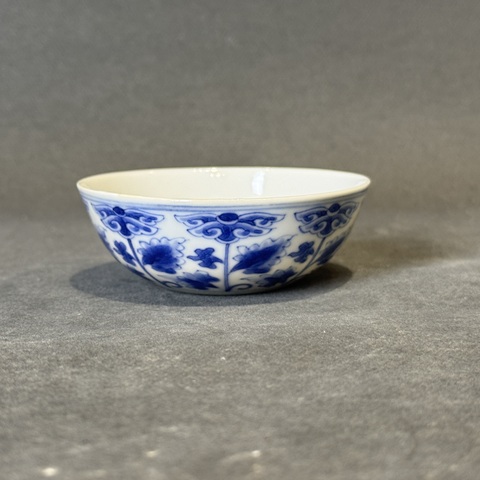 古玩陶瓷青花花卉紋臥足杯真品鑒賞圖