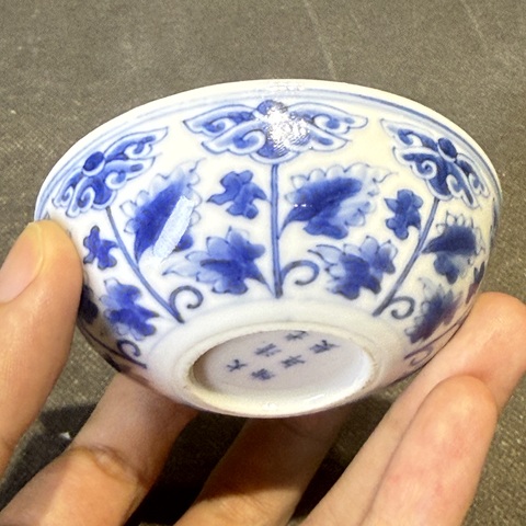 古玩陶瓷青花花卉紋臥足杯真品鑒賞圖