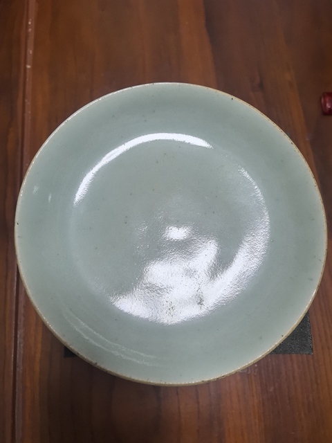 古玩陶瓷豆青釉盤真品鑒賞圖