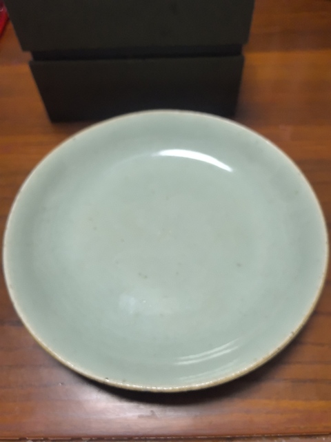 古玩陶瓷豆青釉盤真品鑒賞圖