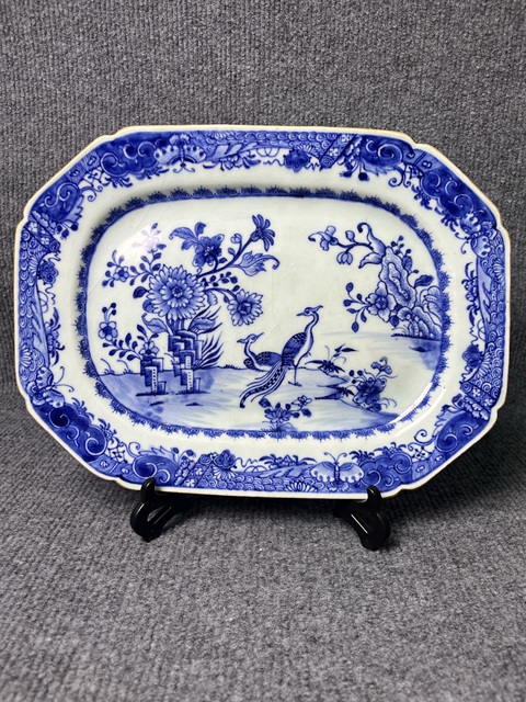 古玩陶瓷青花孔雀牡丹洞石花卉紋八方倭角大盤真品鑒賞圖