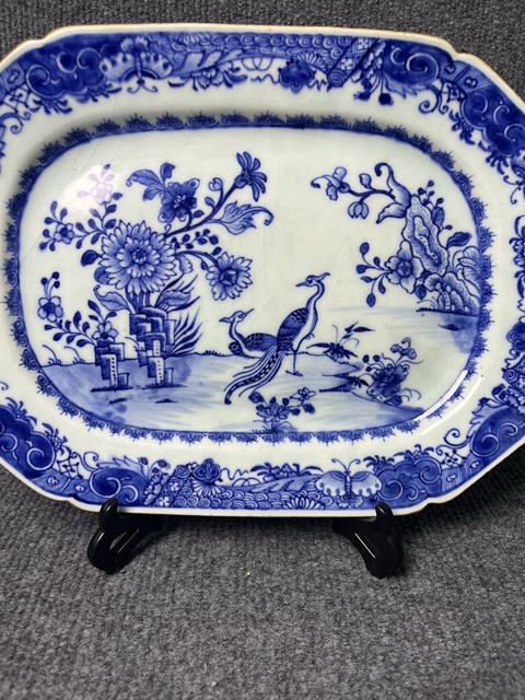 古玩陶瓷青花孔雀牡丹洞石花卉紋八方倭角大盤真品鑒賞圖