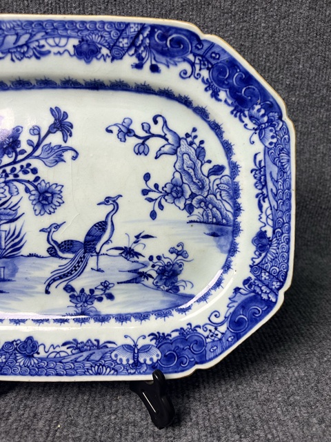 古玩陶瓷青花孔雀牡丹洞石花卉紋八方倭角大盤真品鑒賞圖