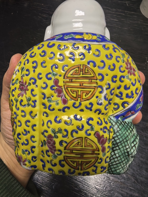 古玩陶瓷黃地粉彩彌勒佛造像真品鑒賞圖