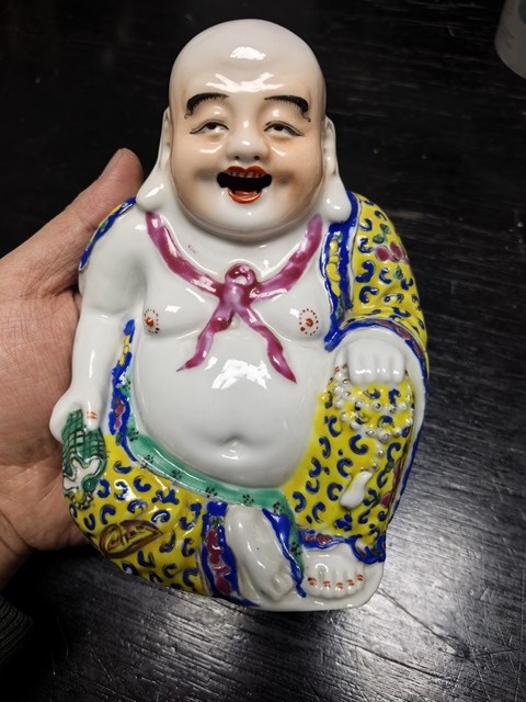 古玩陶瓷黃地粉彩彌勒佛造像真品鑒賞圖