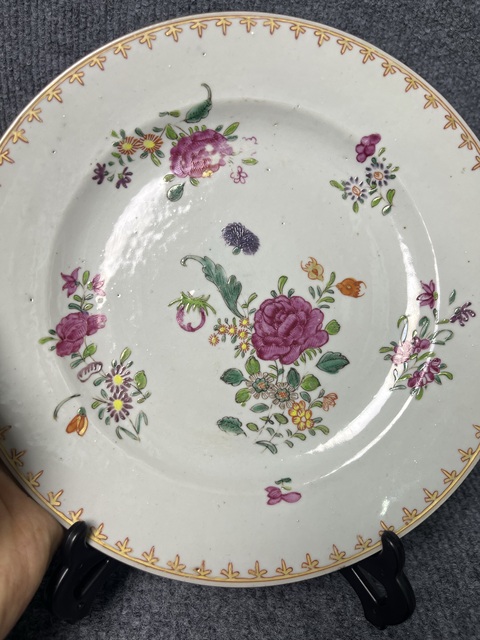古玩陶瓷粉彩花卉紋盤真品鑒賞圖