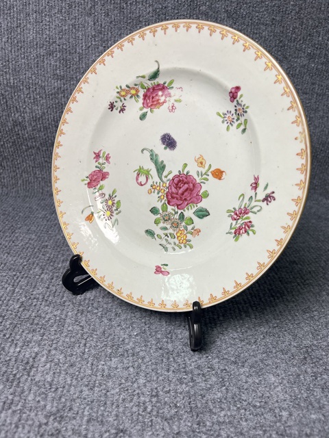 古玩陶瓷粉彩花卉紋盤真品鑒賞圖