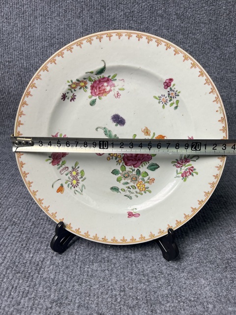 古玩陶瓷粉彩花卉紋盤真品鑒賞圖