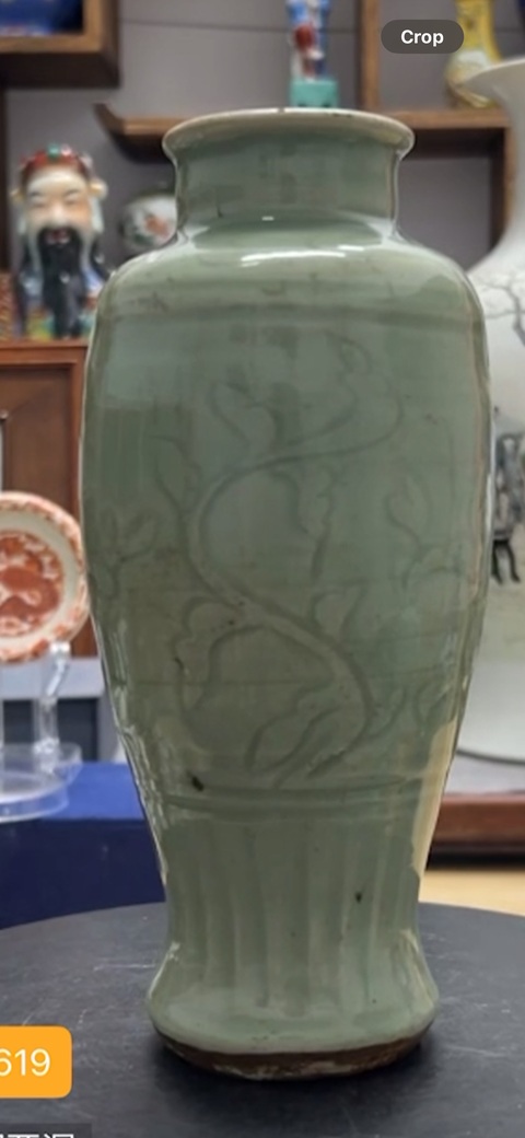 古玩陶瓷明代龍泉窯梅子青暗刻牡丹紋梅瓶拍賣，當前價格15000元