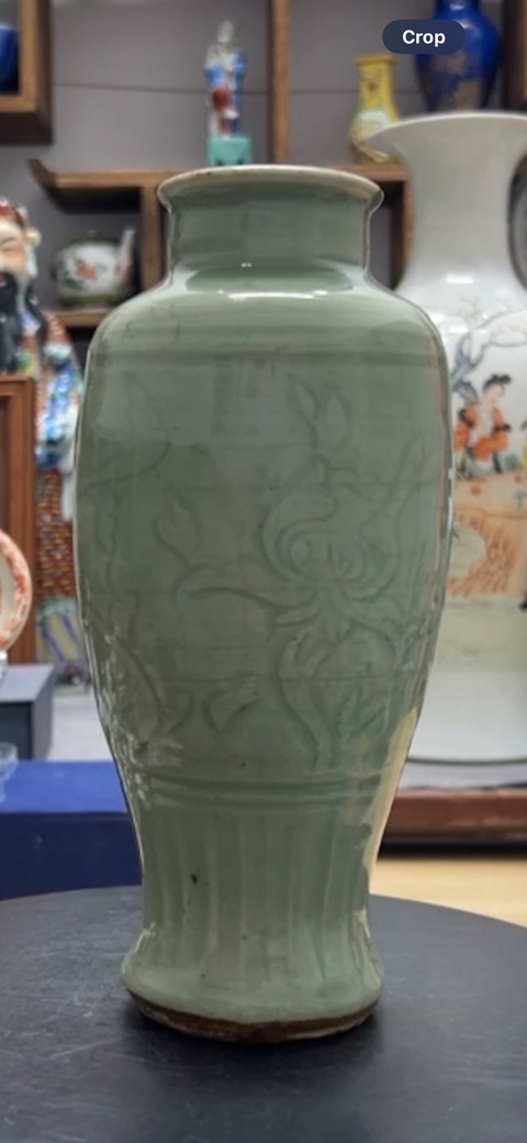 古玩陶瓷明代龍泉窯梅子青暗刻牡丹紋梅瓶拍賣，當前價格15000元