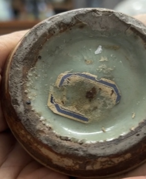 古玩陶瓷明代龍泉窯梅子青暗刻牡丹紋梅瓶拍賣，當前價格15000元