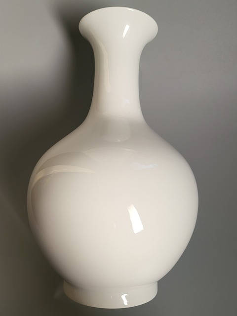 古玩陶瓷白釉撇口瓶真品鑒賞圖