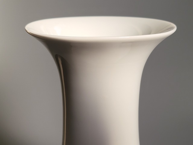 古玩陶瓷白釉撇口瓶真品鑒賞圖