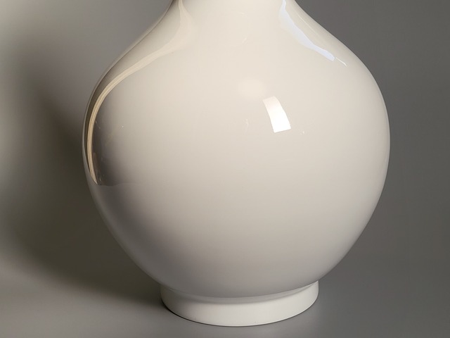 古玩陶瓷白釉撇口瓶真品鑒賞圖