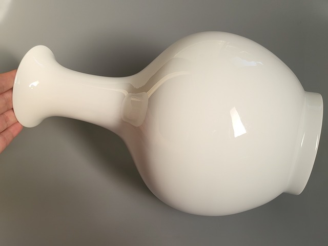 古玩陶瓷白釉撇口瓶真品鑒賞圖