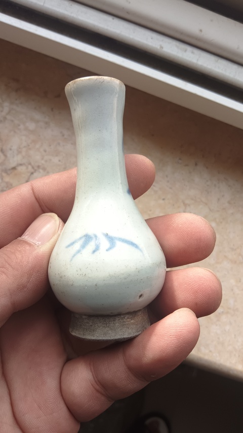 古玩陶瓷青花花卉紋撇口瓶真品鑒賞圖