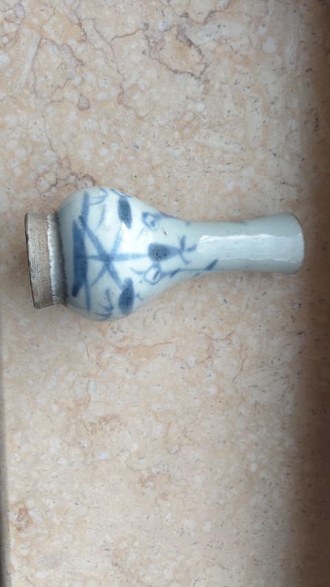 古玩陶瓷青花花卉紋撇口瓶真品鑒賞圖