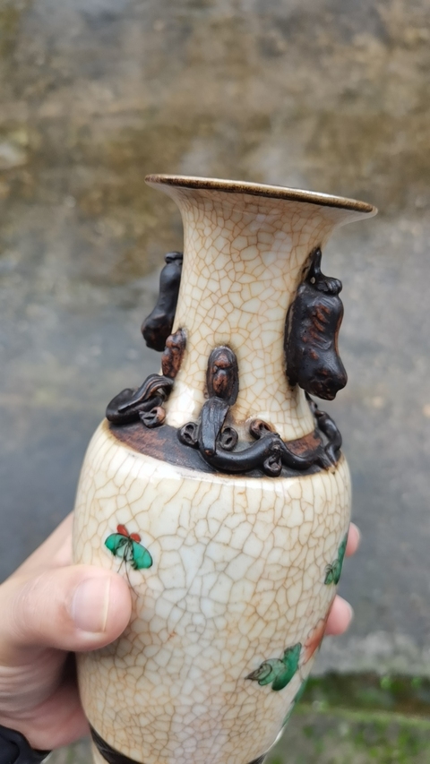 古玩陶瓷哥釉螭龍雙獅耳五彩鳳凰牡丹瓶真品鑒賞圖