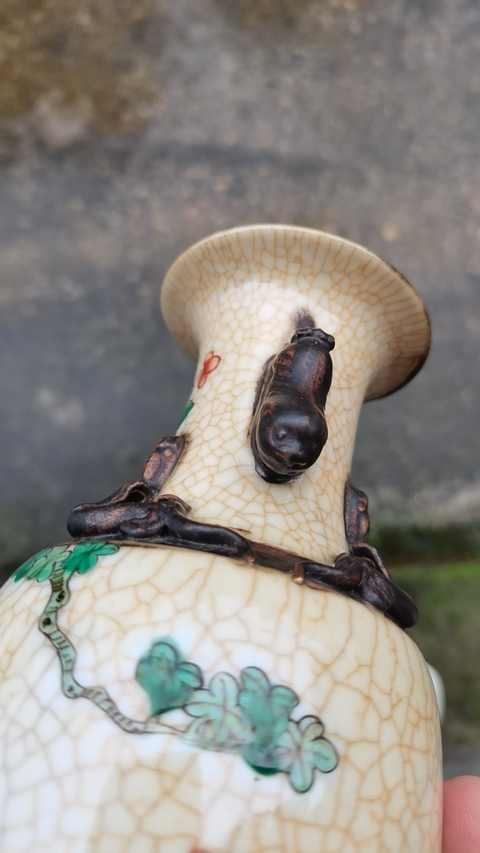 古玩陶瓷哥釉螭龍雙獅耳五彩鳳凰牡丹瓶真品鑒賞圖