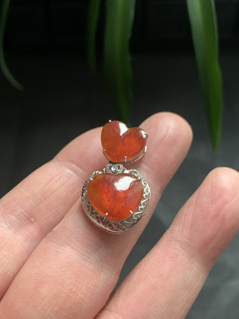 古玩玉器幾十年翡翠鑲嵌“吊墜”拍賣，當前價格39000元