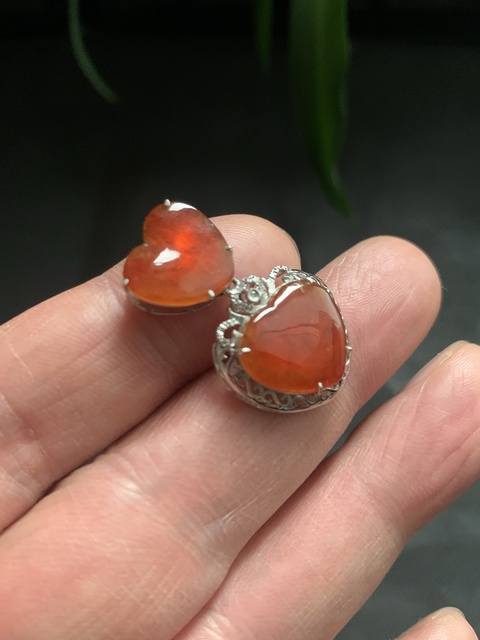 古玩玉器幾十年翡翠鑲嵌“吊墜”拍賣，當前價格39000元