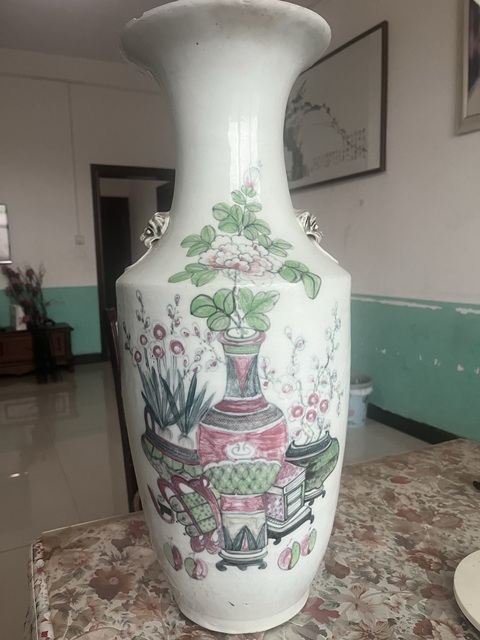 古玩陶瓷粉彩博古花卉紋獅耳大瓶真品鑒賞圖
