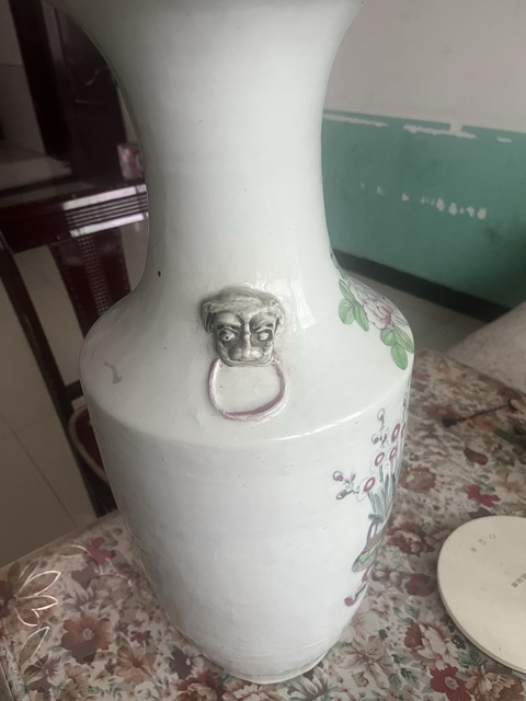 古玩陶瓷粉彩博古花卉紋獅耳大瓶真品鑒賞圖