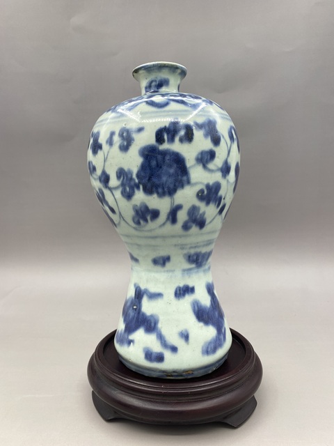 古玩陶瓷明中期 青花花卉紋梅瓶真品鑒賞圖