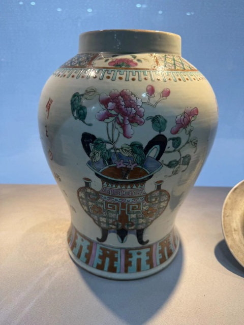 古玩陶瓷博古圖粉彩將軍罐真品鑒賞圖