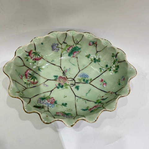 古玩陶瓷豆青釉粉彩一鳴驚人花口盤真品鑒賞圖