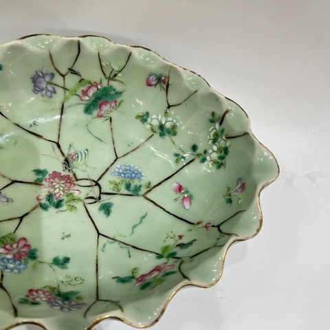 古玩陶瓷豆青釉粉彩一鳴驚人花口盤真品鑒賞圖